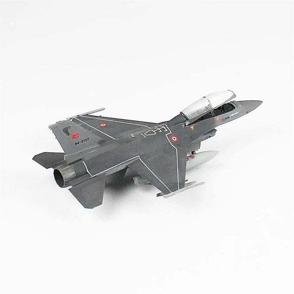 QD014 1/72 Ölçek, F-16D Fighting Falcon Sergilemeye Hazır Plastik Uçak Maketi - 4