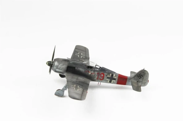 QD076 1/48 Ölçek, Focke-Wulf 190 A-6 Sergilemeye Hazır Plastik Uçak Maketi - Resim 6