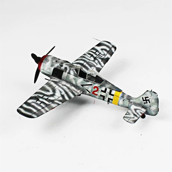 QD037 1/48 Ölçek, Focke-Wulf 190 A-8 Sergilemeye Hazır Plastik Uçak Maketi - Resim 3