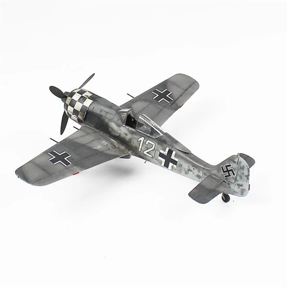 QD031 1/48 Ölçek, Focke-Wulf 190 F-8 Sergilemeye Hazır Plastik Uçak Maketi - Resim 3