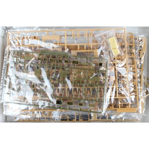 AFV Club AF35117 1/35 Ölçek, Sd.Kfz. 251/17 Ausf. C (Command vehicle) Tank, Plastik Model kiti - Resim 2