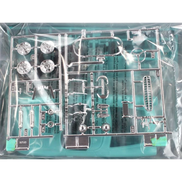 AMT 1016 1/25 Ölçek, 1957 Chevy Corvette Convertible Molded in Aqua Araba, Plastik Model kiti - Resim 2