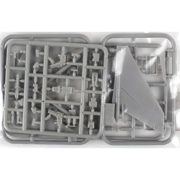 Modelsvit MSVIT72048 1/72 Ölçek, SUKHOI SU-17 M3R Keşik Bombardıman Savaş Uçağı, Plastik Model kiti - 4