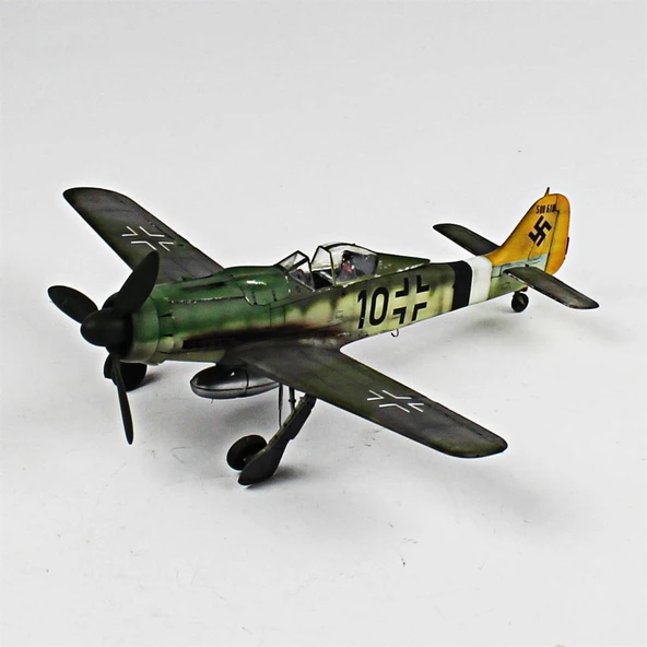 QD077 1/48 Ölçek, Focke-Wulf 190 D-9 Sergilemeye Hazır Plastik Uçak Maketi - Resim 2