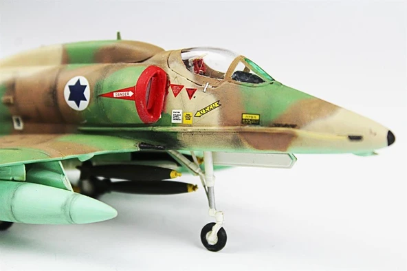 QD019 1/72 Ölçek, A-4E Skyhawk Sergilemeye Hazır Plastik Uçak Maketi - 6