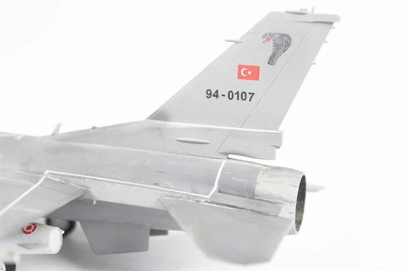 QD014 1/72 Ölçek, F-16D Fighting Falcon Sergilemeye Hazır Plastik Uçak Maketi - 7
