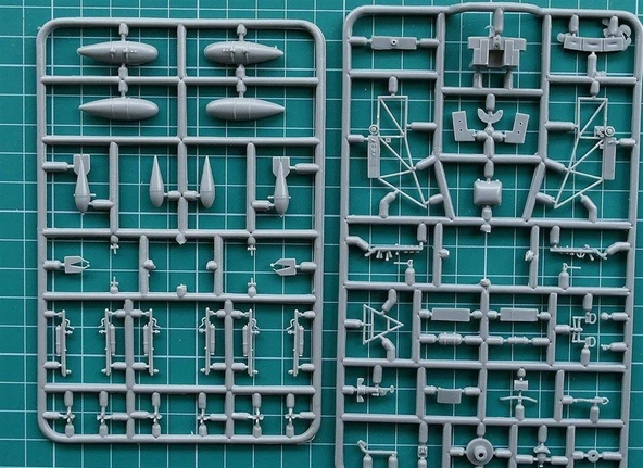 Modelsvit MSVIT4802 1/48 Ölçek, YAK-1 Sovyet Arktik Kayaklı Avcı Uçağı, Plastik Model kiti - Resim 5