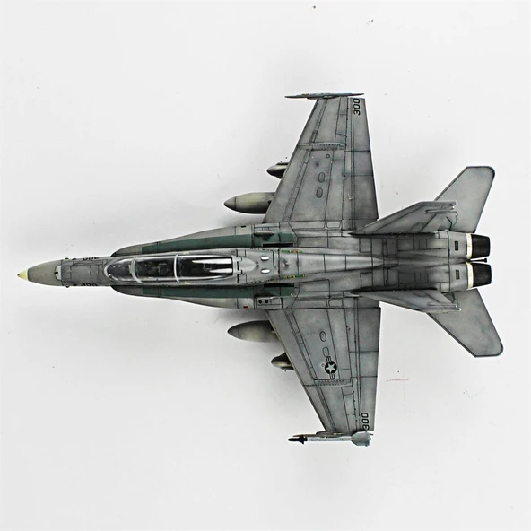 QD046 1/72 Ölçek, F-18D Hornet Sergilemeye Hazır Plastik Uçak Maketi - Resim 5