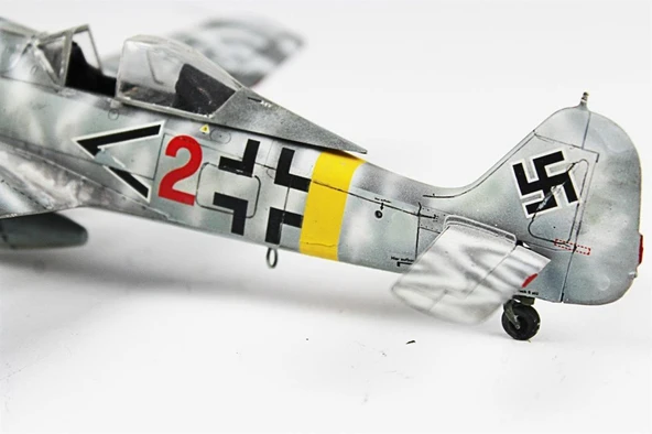 QD037 1/48 Ölçek, Focke-Wulf 190 A-8 Sergilemeye Hazır Plastik Uçak Maketi - Resim 5