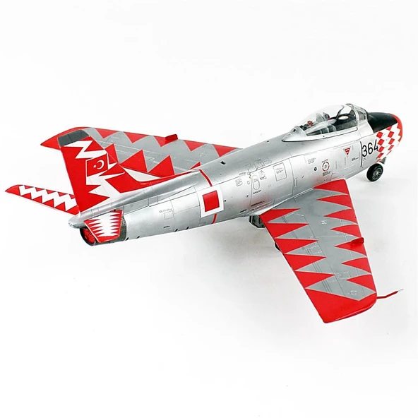 QD164 1/48 Ölçek, F-86E Sabre (Yarasalar) Sergilemeye Hazır Plastik Savaş Uçağı Modeli - Resim 4