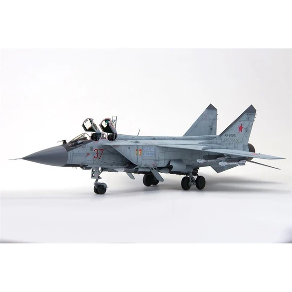 AMK 88008 1/48 Ölçek, Rus Mig-31 B/BS Foxhound, Savaş Uçağı, Plastik Model kiti - Resim 3