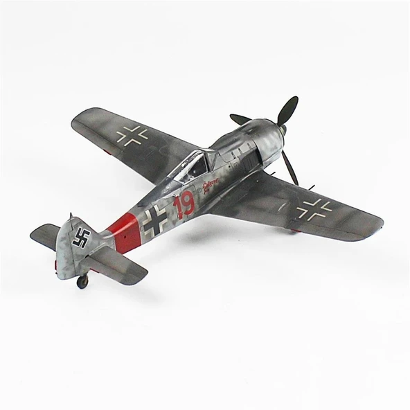 QD076 1/48 Ölçek, Focke-Wulf 190 A-6 Sergilemeye Hazır Plastik Uçak Maketi - Resim 4
