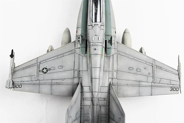 QD046 1/72 Ölçek, F-18D Hornet Sergilemeye Hazır Plastik Uçak Maketi - Resim 7