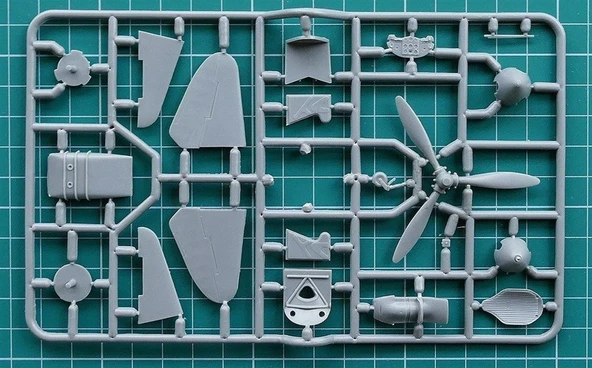 Modelsvit MSVIT4802 1/48 Ölçek, YAK-1 Sovyet Arktik Kayaklı Avcı Uçağı, Plastik Model kiti - Resim 4