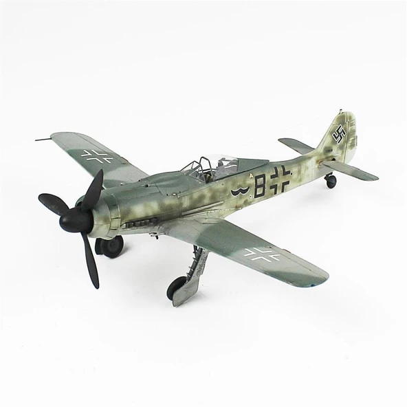 QD044 1/48 Ölçek, Focke-Wulf 190 D Sergilemeye Hazır Plastik Uçak Maketi - Resim 2