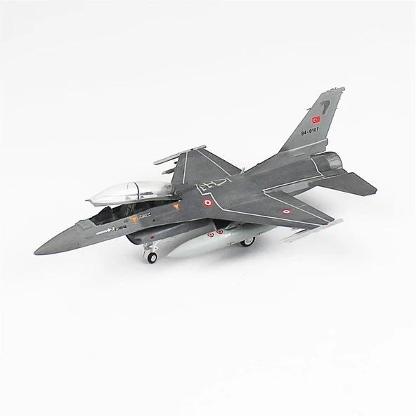 QD014 1/72 Ölçek, F-16D Fighting Falcon Sergilemeye Hazır Plastik Uçak Maketi - 2