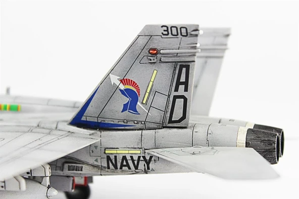 QD046 1/72 Ölçek, F-18D Hornet Sergilemeye Hazır Plastik Uçak Maketi - Resim 8