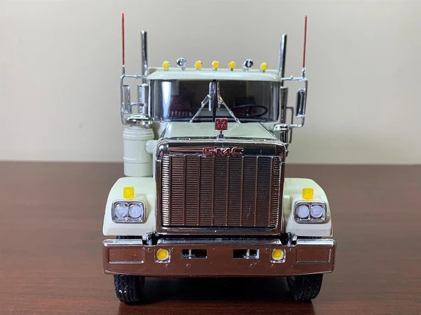 AMT 1272 1/25 Ölçek, 1976 GMC General Semi Tractor, Plastik Çekici Maketi - Resim 3