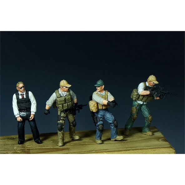 Trumpeter 00420 1/35 Ölçek, PMC-VIP Koruma Tim Irak'ta Figürleri Plastik Model Kiti - Resim 2