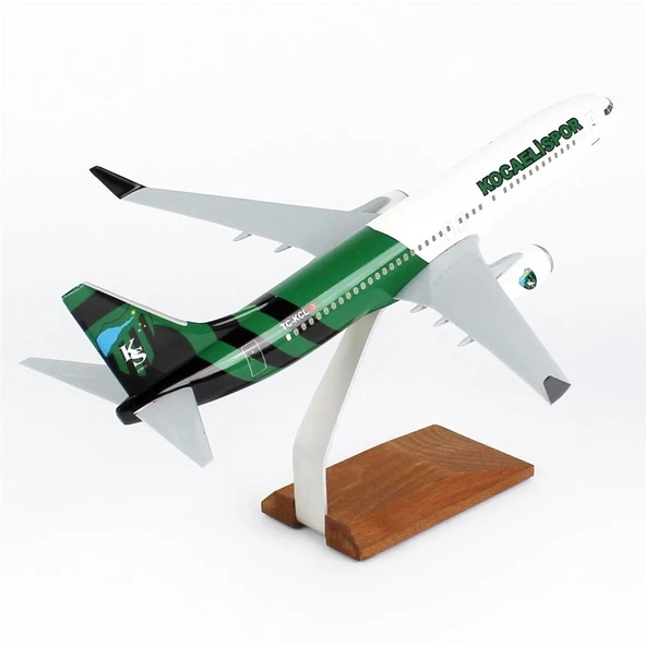 THY053 1/100 Ölçek, THY Kocaeli Spor Logolu B737-800 Yolcu Uçağı, Sergilemeye Hazır Ahşap Standlı Model - Resim 4