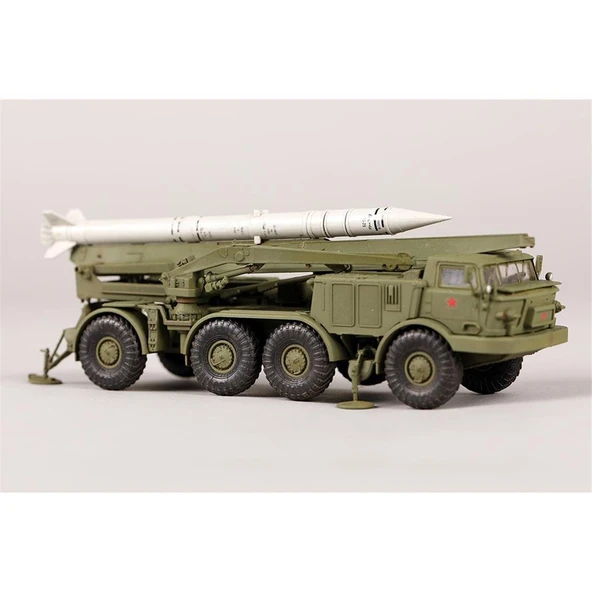 Trumpeter 07179 1/72 Ölçek, Rus 9P113 Kamyon ve 9M21  (9K52 Luna-M) Kısa Menzilli Füze Sistemi (FROG-7), Plastik Model Kiti - 3