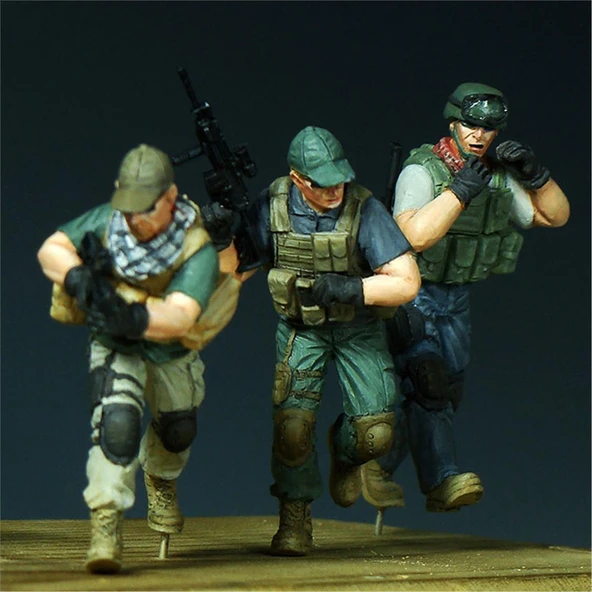 Trumpeter 00419 1/35 Ölçek, PMC Saldırı Timi Irak'ta (2005) Figürleri Plastik Model Kiti - Resim 2