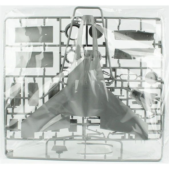 Kinetic K48133 1/48 Ölçek, F-16C Block 52 (Black Knights-Republic of Singapore Air Force) Savaş Uçağı, Plastik Model kiti - Resim 2