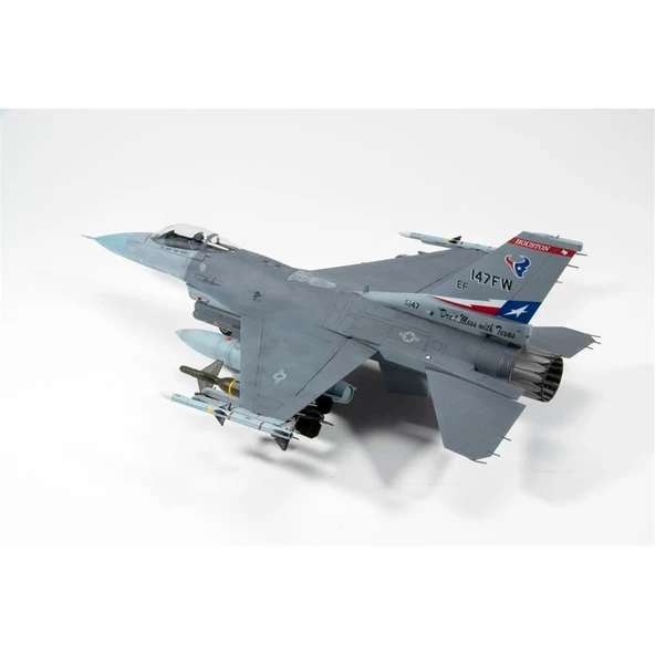 Kinetic K48102 1/48 Ölçek, F-16C Blok 25/42 USAF Savaş Uçağı, Plastik Model kiti - Resim 3
