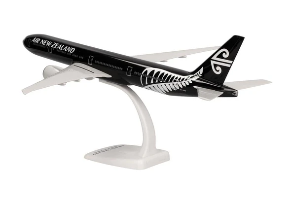 Herpa 612777 1/200 Ölçek, 777-300ER AirNewZeal AllBlacks, Sergilemeye Hazır Model Yolcu Uçağı - Resim 4
