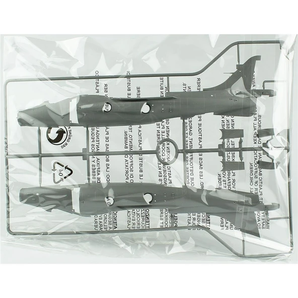 Kinetic K48041 1/48 Ölçek, Sea Harrier FA2 Savaş Uçağı, Plastik Model kiti - Resim 4