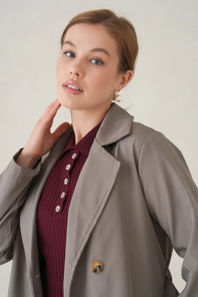 Su Geçirmez Kruvaze Yaka Sık Dokuma Kadın Trençkot - Resim 5