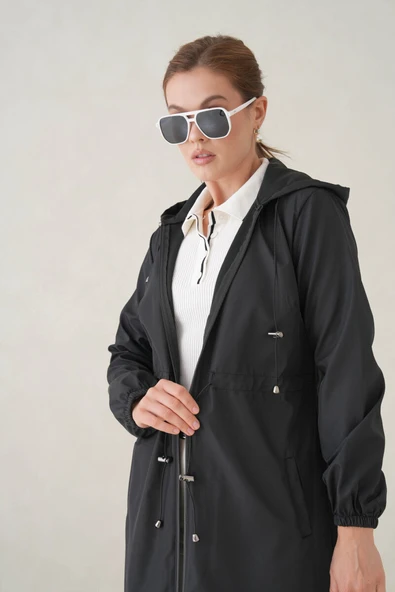 Su Geçirmez Kapüşonlu Fermuarlı Sık Dokuma Kadın Trençkot - Resim 2