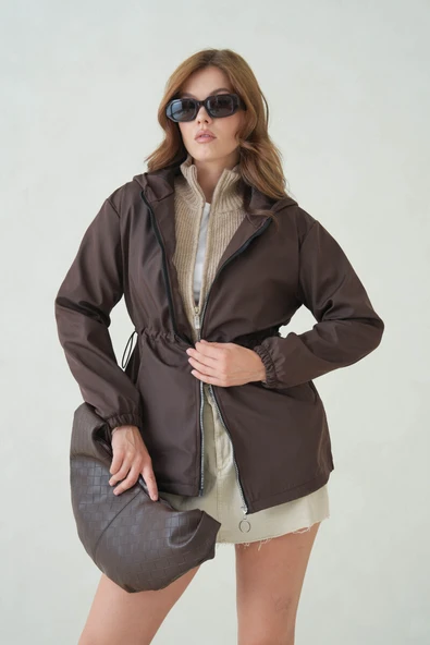 İçi Astarlı Su Geçirmez Kapüşonlu Fermuarlı Sık Dokuma Kadın Trençkot ürün görseli