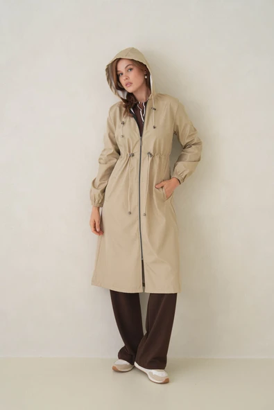 Su Geçirmez Kapüşonlu Fermuarlı Sık Dokuma Kadın Trençkot - Resim 9