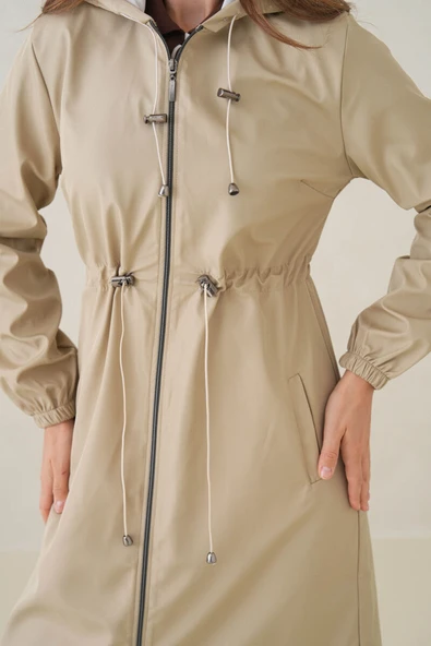Su Geçirmez Kapüşonlu Fermuarlı Sık Dokuma Kadın Trençkot - Resim 11