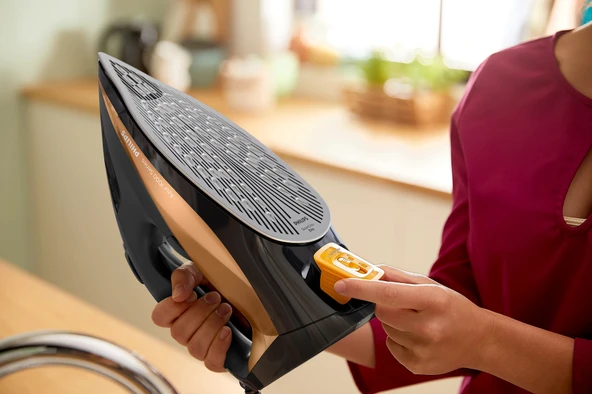 Philips DST7040/80 7000 Serisi HV Buharlı Ütü Siyah/Altın - Resim 5