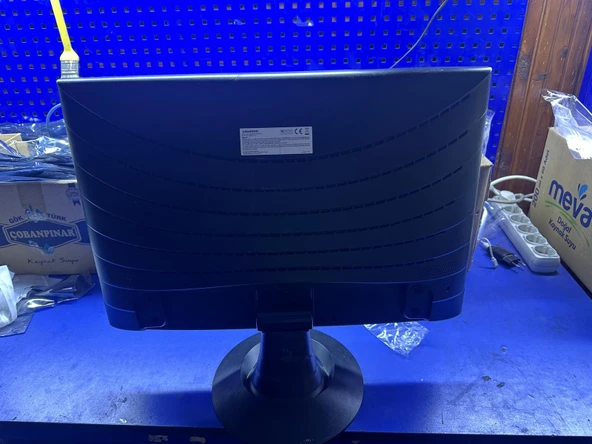 GRUNDING GR 22W VGA GİRİŞLİ LCD MONİTÖR - Resim 2