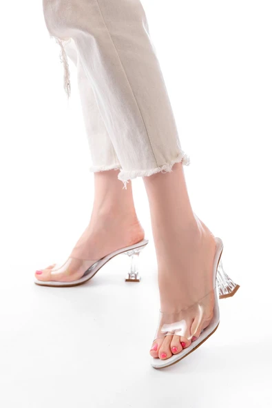 S-619 Beyaz Rugan Şeffaf Bantlı Şeffaf Topuklu Yuvarlak Burunlu Kadın Terlik ürün görseli