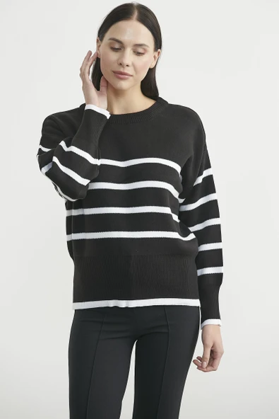 Oversize Çizgi Detaylı Triko Kazak - Siyah ürün görseli