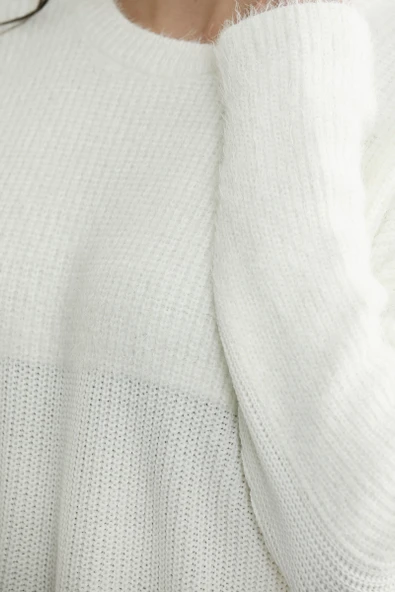 Oversize Yumuşak Dokulu Triko Kazak - Beyaz - Resim 4