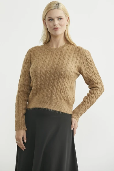 Yumoş Saç Örgü Motifli Triko Kazak - Karamel - Resim 4