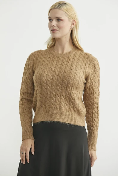 Yumoş Saç Örgü Motifli Triko Kazak - Karamel - Resim 3