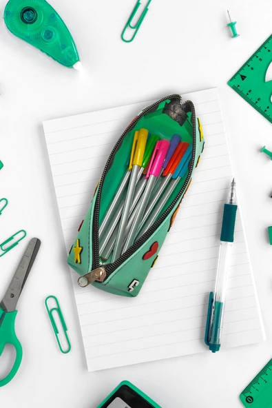 Kedi Tasarımlı PVC Kalem Kutusu – Dayanıklı Silikon Yapı, Çocuklar için Şık ve Pratik Saklama Kutusu, Çevre Dostu ve Uzun Ömürlü - Resim 10