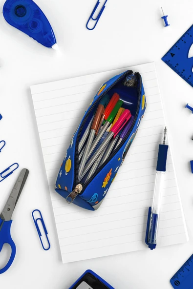 Astronot Tasarımlı PVC Kalem Kutusu – Dayanıklı Silikon Yapı, Çocuklar için Şık ve Pratik Saklama Kutusu, Çevre Dostu ve Uzun Ömürlü - Resim 2