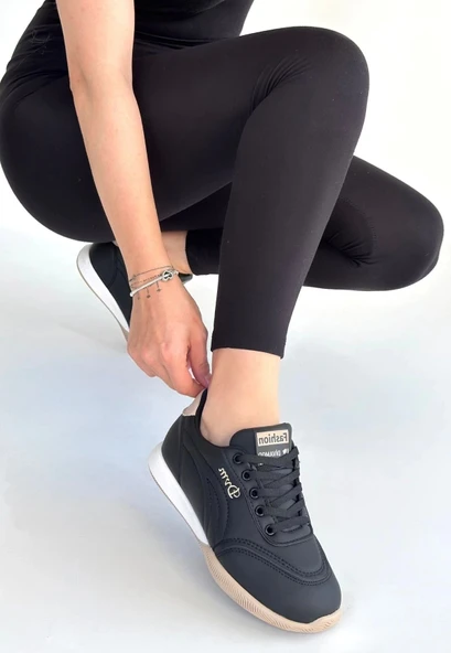 Tawen Siyah Cilt Bej Tabanlı Bağcıklı Spor Ayakkabı