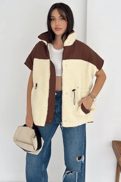 Kısa Kollu Kontrast Detaylı Astarlı Peluş Yelek – Sıcak & Stil Sahibi ürün görseli 1