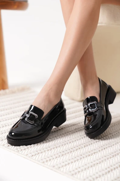 Caro Kadın Rugan Siyah Gümüş Tokalı Loafer - Resim 10