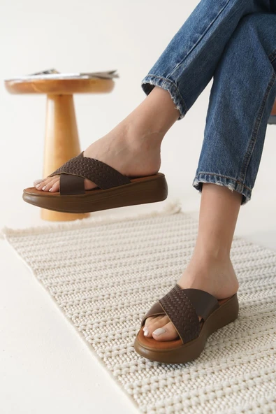 Fayn Acı Kahve Örgü Desenli Hakiki Deri Terlik - Resim 2