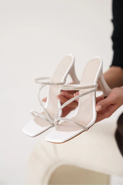 Capella Beyaz Kadın Taşlı Topuklu Terlik ürün görseli 1