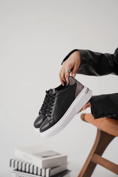 Vega Platin Detaylı Siyah Kadın Spor Ayakkabı ürün görseli 1